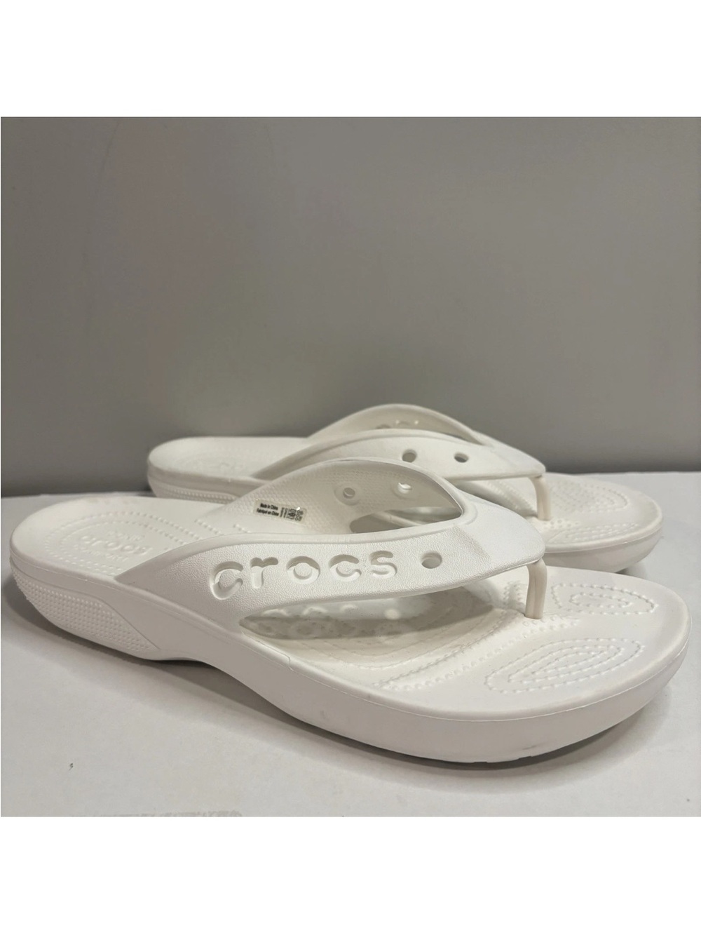 Crocs Men’s 10 Womens 12 Crocband Baya Iconic White Thong Flip-Flop Sandals